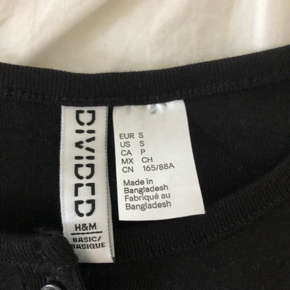 Black top 🖤 - Picture 2 of 2